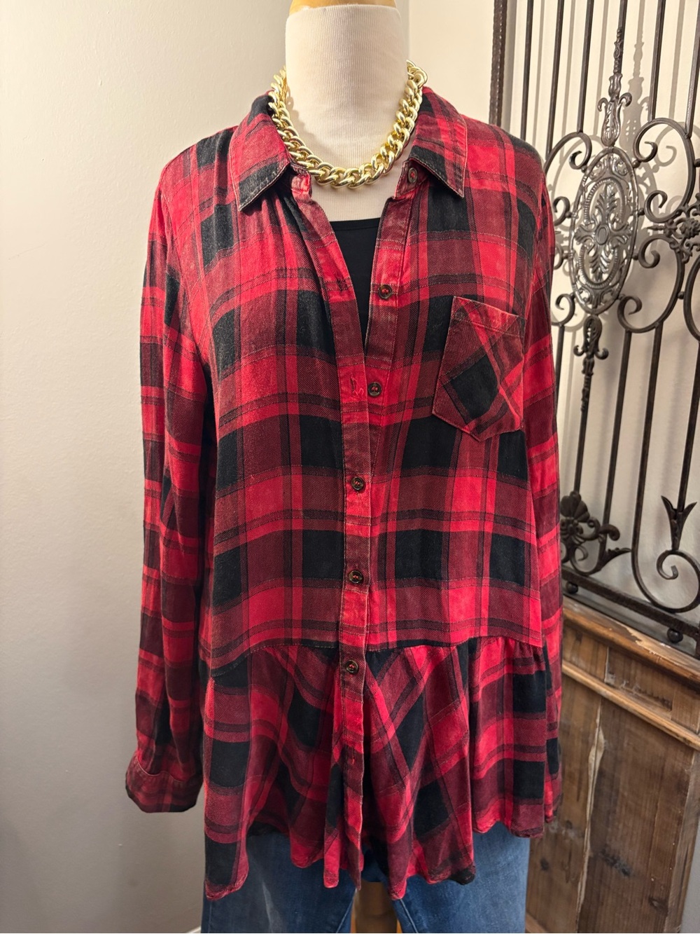 Mystree Women’s Red and Black Plaid Button Down Shirt, Size L (EUC)